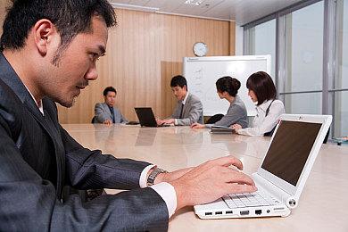 非对称多人恐怖新作《外太空杀人小丑》预告片